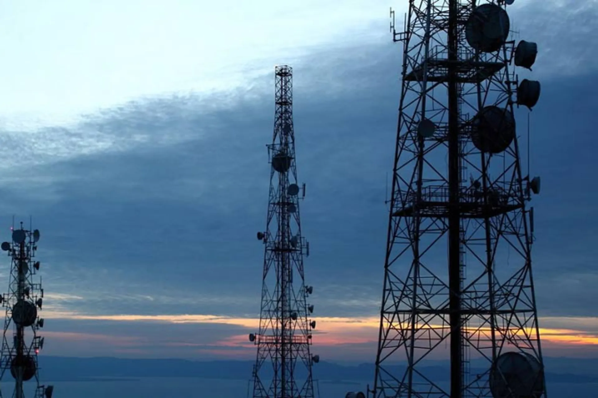 راه‌اندازی پروژه ملی شبکه دکل‌های مخابراتی در استان‌های مرزی